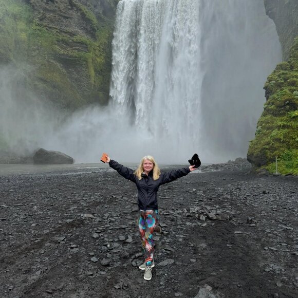 Meet your Posher, Suzanna - Picture 2 of 5